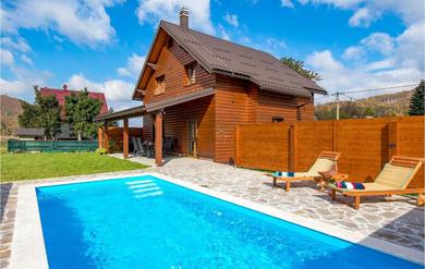 Holiday home Stunning home in Tuk Vojni with Outdoor swimming pool and 3 Bedrooms