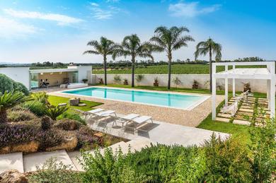 Marausa Villa Sleeps 6 with Pool Air Con and WiFi
