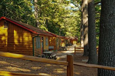 Гостевой дом Log Cabins at Meadowbrook Resort