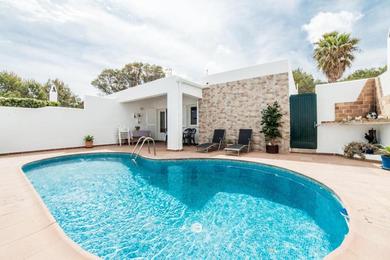 Holiday home Bonito chalet con piscina privada cerca de la playa