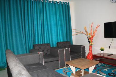 Kays Beautiful 1 bedroom with free parking and wifi