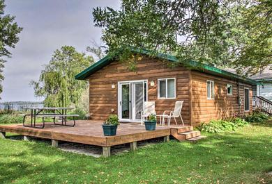 Holiday home Lakefront Henning Cabin with Fantastic Lake Views!