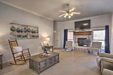 Holiday home Updated Edmond Home with Gas Grill and Fireplace!