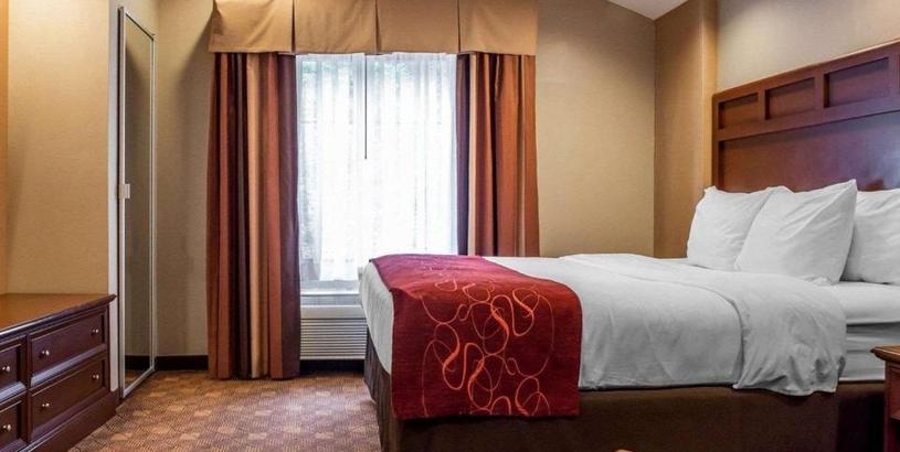 Отель Comfort Suites Monaca