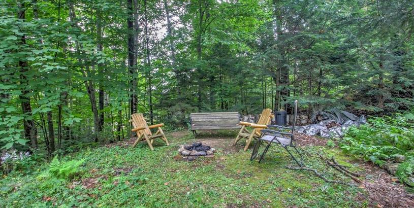 Holiday home Rustic Intervale Hideaway with Deck and Wooded Views!