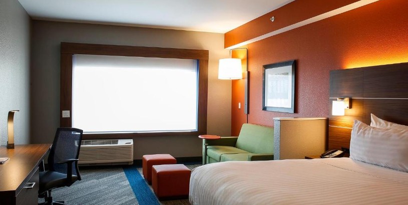 Отель Holiday Inn Express & Suites Downtown Louisville, an IHG Hotel