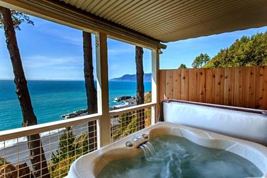 Apartments Amazing Oceanview, Oceanfront! Hot Tub! Shelter Cove, CA