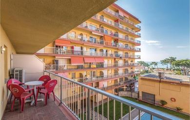 Apartments Nice apartment in Malgrat de Mar with 2 Bedrooms, WiFi and Outdoor swimming pool