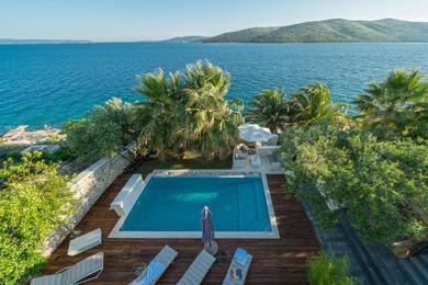 Villa Luxury Beachfront Villa Sunshine Trogir with private heated pool and sauna at the beach in Trogir - Seget Vranjic