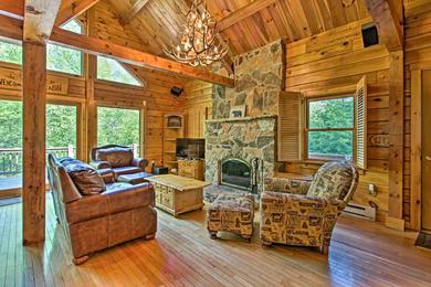 Holiday home Deluxe Family Cabin with Game Room and Fire Pit!