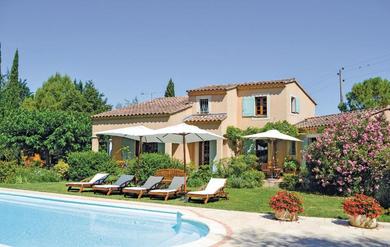 Awesome home in Althen-des-Paluds with 3 Bedrooms, WiFi and Outdoor swimming pool