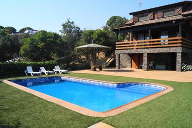 Holiday home Casa INEZ - Holzhaus mit Pool, Garten und Aussicht