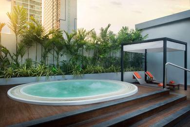 Отель Radisson Suites Bangkok Sukhumvit - SHA Extra Plus