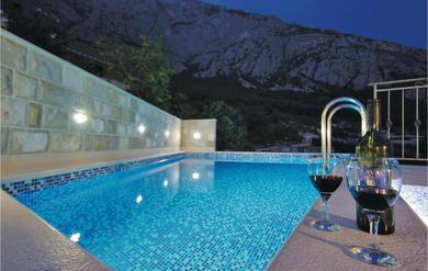 Holiday home Nice Home In Makarska With 3 Bedrooms, Jacuzzi And Outdoor Swimming Pool