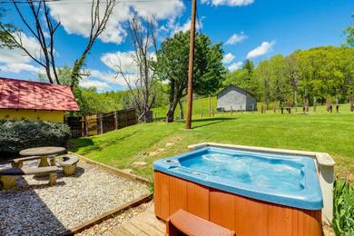 Holiday home Mars Hill Vacation Rental with Hot Tub and Yard