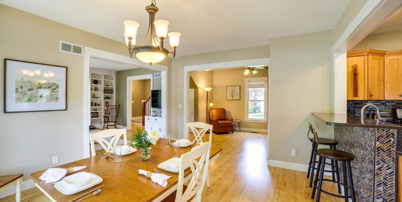 Hotel Charming Chesterton Home with Idyllic Location!
