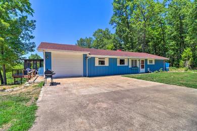 Bright Bull Shoals Home with View of the Lake!