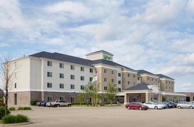 Отель Holiday Inn Hotel & Suites Bloomington Airport, an IHG Hotel
