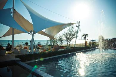 Resort The Crescent Beach Hotel