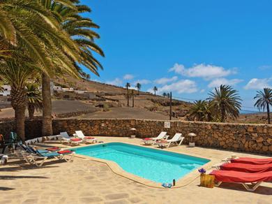 Comfortable Villa in Haría with Swimming Pool