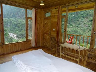 Hotel Tirthan valley pine view home stay