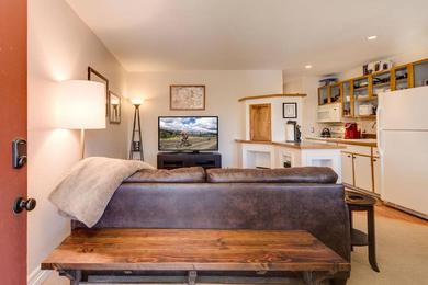 Holiday home Cozy Red Roost Residence - Essential Getaway!