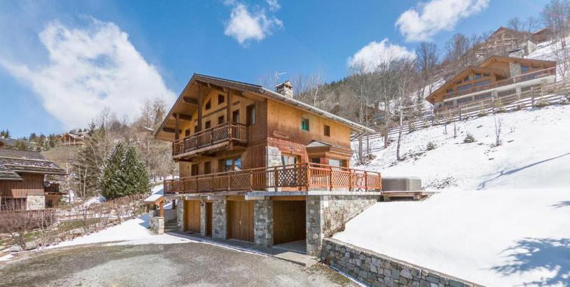 Шале Chalet Himalaya , 10 Person Chalet with 5 ensuite bedrooms and outdoor jacuzzi in Meribel Centre
