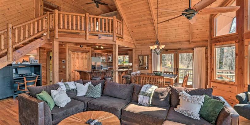 Дом отдыха Center Hill Lake Cabin with Wraparound Deck!
