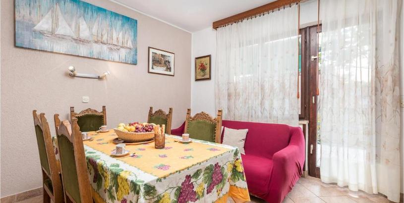 Apartments Nice apartment in Malinska with 3 Bedrooms, Jacuzzi and WiFi