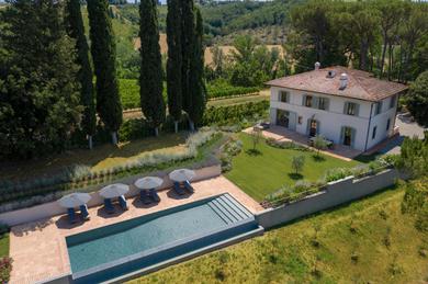 Villa Nebbiano Villa Sleeps 10 with Pool Air Con and WiFi