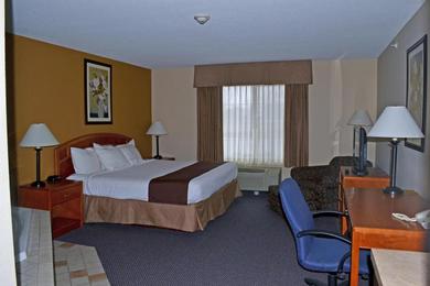 Hotel Paola Inn and Suites