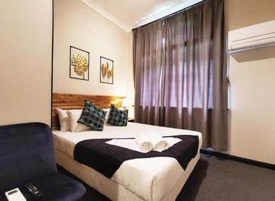 Отель Sydney Crecy Hotel