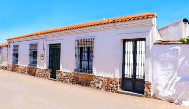 Holiday home 3 bedrooms house with furnished terrace at Castilblanco