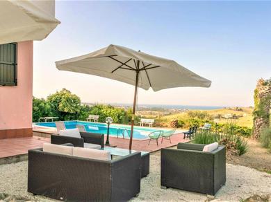 Holiday home Spacious holiday home in Roseto degli Abruzzi with pool