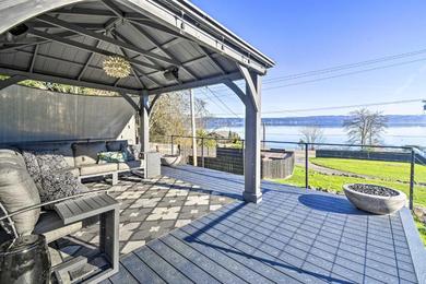 Holiday home Puget Sound Cabin with Hot Tub and Water Views!