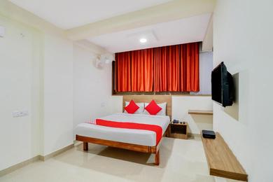 Hotel OYO Sri Sai Residency Near Vijayanagar Metro Station