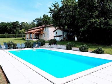 Дом отдыха Beautiful holiday home in Verteillac with pool