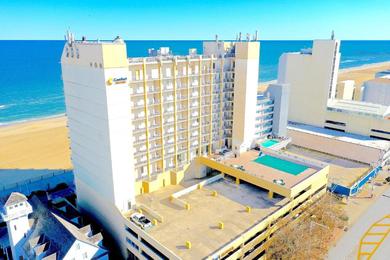 Отель Comfort Suites Beachfront