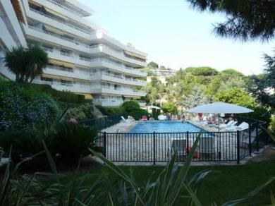Two Bed apartment in a gated residence with gardens in Cannes with sea views 865
