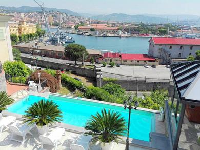 Apartments La Spezia Villa Sleeps 2 Air Con WiFi