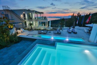 Villa BERFAMI - 3 private pools, spa, sea view - near Split