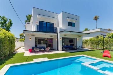 Villa Posh Luxury Modern Home with Pool Spa and Rooftop Deck