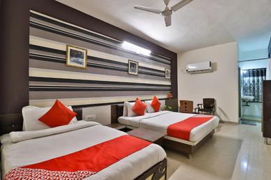 Hotel Vaccinated Staff- OYO 1765 Hotel Neelkanth Residency