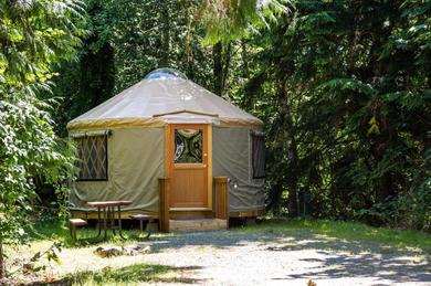 Гостевой дом Mount Vernon Camping Resort 16 ft. Yurt 6