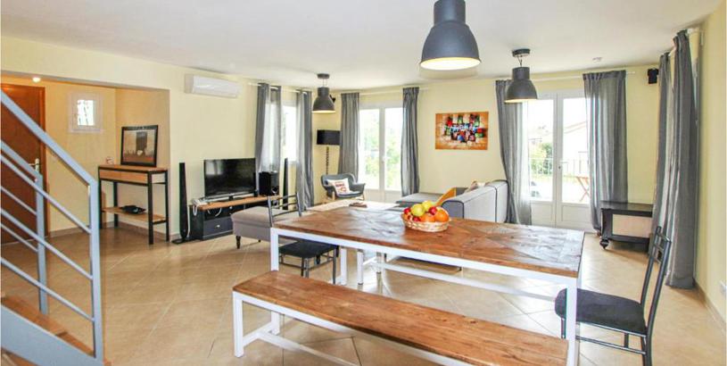 Holiday home Nice Home In Aubignan With 4 Bedrooms, Wifi And Private Swimming Pool