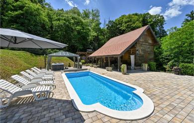 Holiday home Awesome Home In Veliko Trgovisce With Outdoor Swimming Pool, Wifi And Heated Swimming Pool
