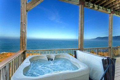 Apartments Incredible Ocean View, Oceanfront! Hot Tub! Shelter Cove, CA