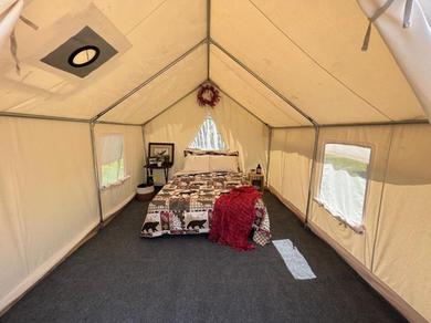 Luxury tent Tentrr Signature Site - Phoenix at Defenders Retreat - Site I