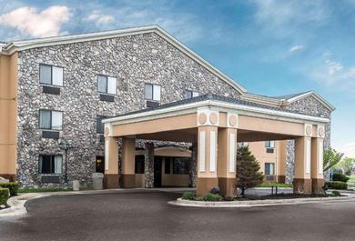 Отель Econo Lodge Inn & Suites Monroe