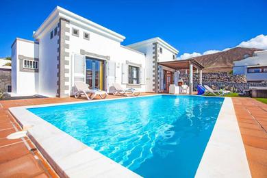  Playa Blanca Villa Sleeps 4 Pool Air Con WiFi